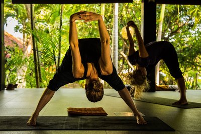 Auch Yoga Stunden im Zen Resort laden zur Entspannung ein