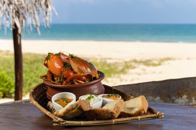 Kulinarische Köstlichkeiten mit Blick auf das Meer