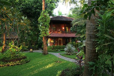 Genießen Sie die Ruhe in der Hotelanlage des Mandalas auf Bali