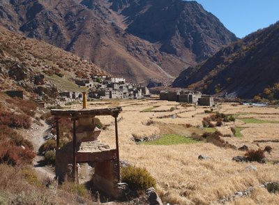 Das Limi Tal in Nepal bietet viele Facetten - Berge, Felsen, Steppen, Flüsse, kleine landestypische Ortschaften, Klöster