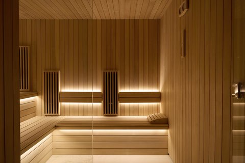 In der Infrarot Sauna nach den Yoga Stunden entspannen