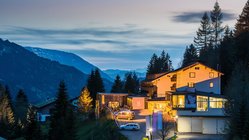 yoga-urlaub-deutschland-allgaeu-bio-berghotel-ifenblick-seminarhaus-abendstimmung Entspannen Sie bei persönlicher Atmosphäre im Bio-Berghotel Ifenblick