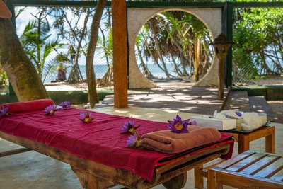 Massagen mit Wellenrauschen im Hintergrund