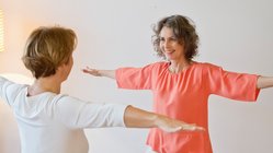 yogaleherin-hilde-peer-frauen NEUE WEGE Yogalehrerin Hilde Peer