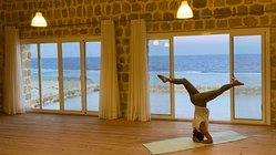 yogalehrerin-carmen-signer-kopfstand NEUE WEGE Yogalehrerin Carmen Signer