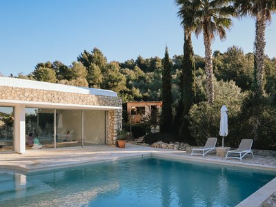 Die Ruhe des Finca-Geländes genießen