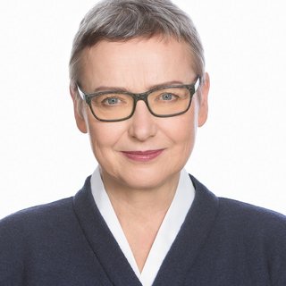 Dr. Fleur Sakura Wöss ist Leiterin des Zen-Zentrums Mishoan in Wien