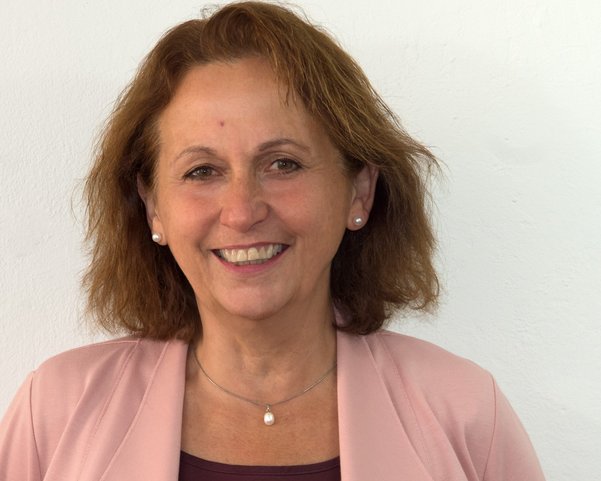 Yogalehrerin NEUE WEGE Brigitte Heilmaier