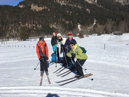 Man blickt in strahlende Gesichter