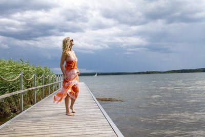 Die frische Luft am See genießen