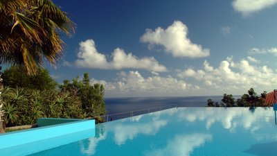 Vom Pool des Hotels Estalagem können Sie den weiten Blick in die Ferne genießen