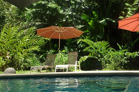 Pool mit Liege