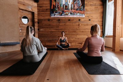 Durchatmen und innere Ruhe finden bei Yoga und Meditation