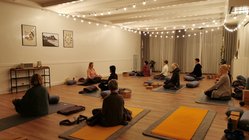 yoga-urlaub-deutschland-landhotel-okelmanns-yogis Gemeinsam in gemütlicher Runde Yoga üben