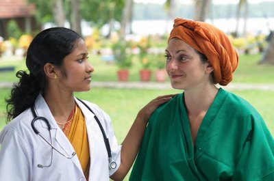Das freundliche Team im Manaltheeram steht Ihnen während Ihrer Ayurvedakur immer gerne zur Seite