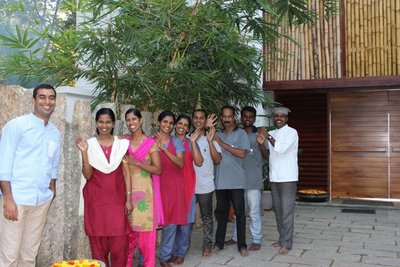 Das gesamte Team des Cliff View Ayurveda Retreats freut sich auf Sie!