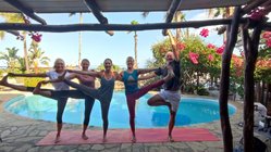 yoga-urlaub-italien-sardinien-hotel-galanias-gruppe Strahlende Gesichter der Yoga-Gruppe
