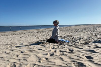 Zur inneren Balance am Strand finden