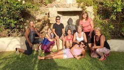 yoga-urlaub-spanien-andalusien-castillo-san-rafael-sonne-buddha Strahlende Gesichter nach Yoga in der Sonne