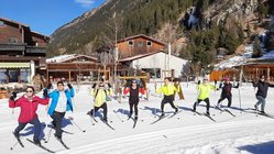 yoga-langlauf-urlaub-oesterreich-tirol-hotel-vier-jahreszeiten-aufwaermen Aufwärmen vor dem Skilanglauf
