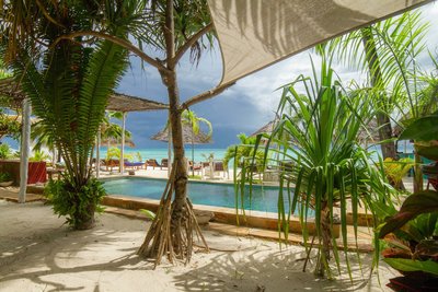 Lauschen die dem Wellenrauschen in der Villa Bahati