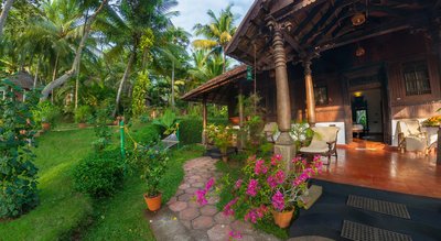 Die gemütlichen Unterkünfte im Kerala-Stil finden Sie direkt im Garten des Somatheeram Ayurveda Resort in Kovalam