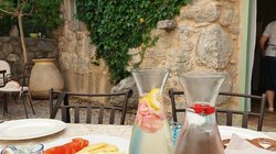 yoga-urlaub-kroatien-balatura-fruehstueck Frische Getränke machen jeden Morgen besser.