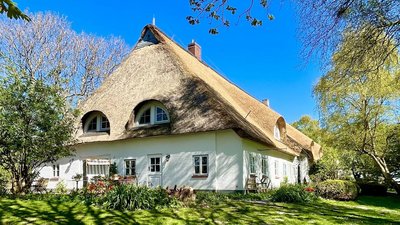 Bei der Restaurierung des Reetdachhofes stand der Erhalt des ursprünglichen Charakters im Vordergrund Bei der Restaurierung des Reetdachhofes stand der Erhalt des ursprünglichen Charakters im Vordergrund
