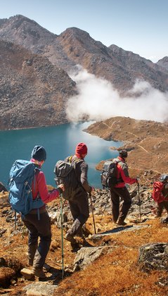 Wandergruppe in den Bergen Nepals