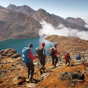 Wandergruppe in den Bergen Nepals
