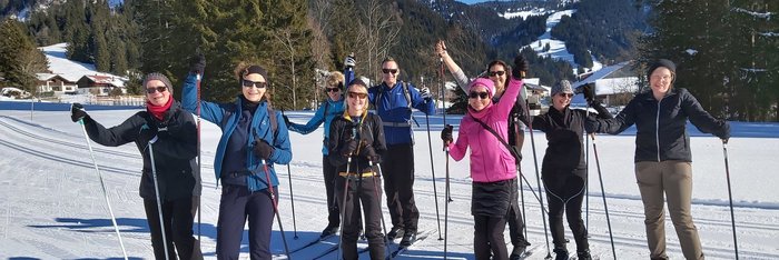Yogis beim Skilanglauf