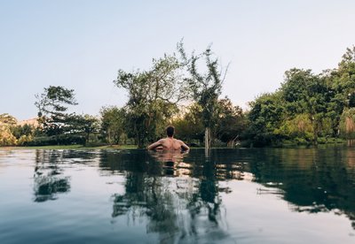Ziehen Sie Ihre Bahnen in einem kleinen Paradies