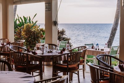 Das Restaurant bietet einen wundervollen Ausblick auf den Ozean