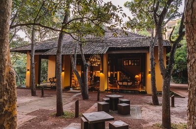 Das Ayurveda Resort ist integriert in eine üppige Pflanzenwelt