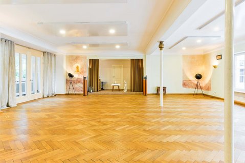 das Bio-Seminarhotel verfügt über mehrere Yogaräume, die je nach Gruppengröße genutzt werden