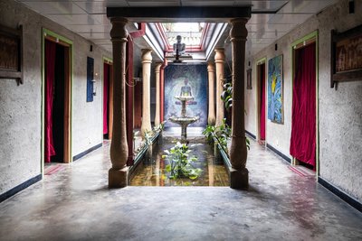 Entspannen Sie sich bei verschiedenen ayurvedischen Behandlungen