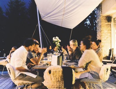 Den Abend mit Gleichgesinnten ausklingen lassen