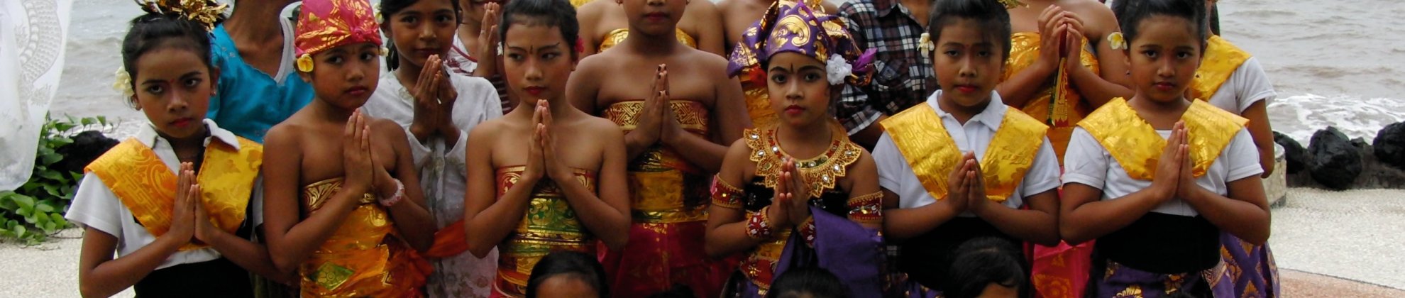 Prana Veda Tanzgruppe traditioneller balinesischer Tanz Bali Projekt 