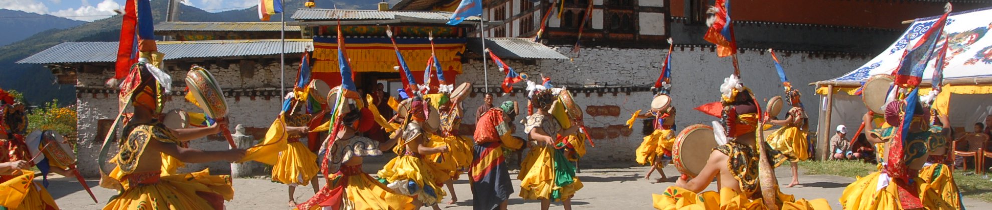 Bhutan Himalaya Festival Fest Trachten Tanz Bumthang
