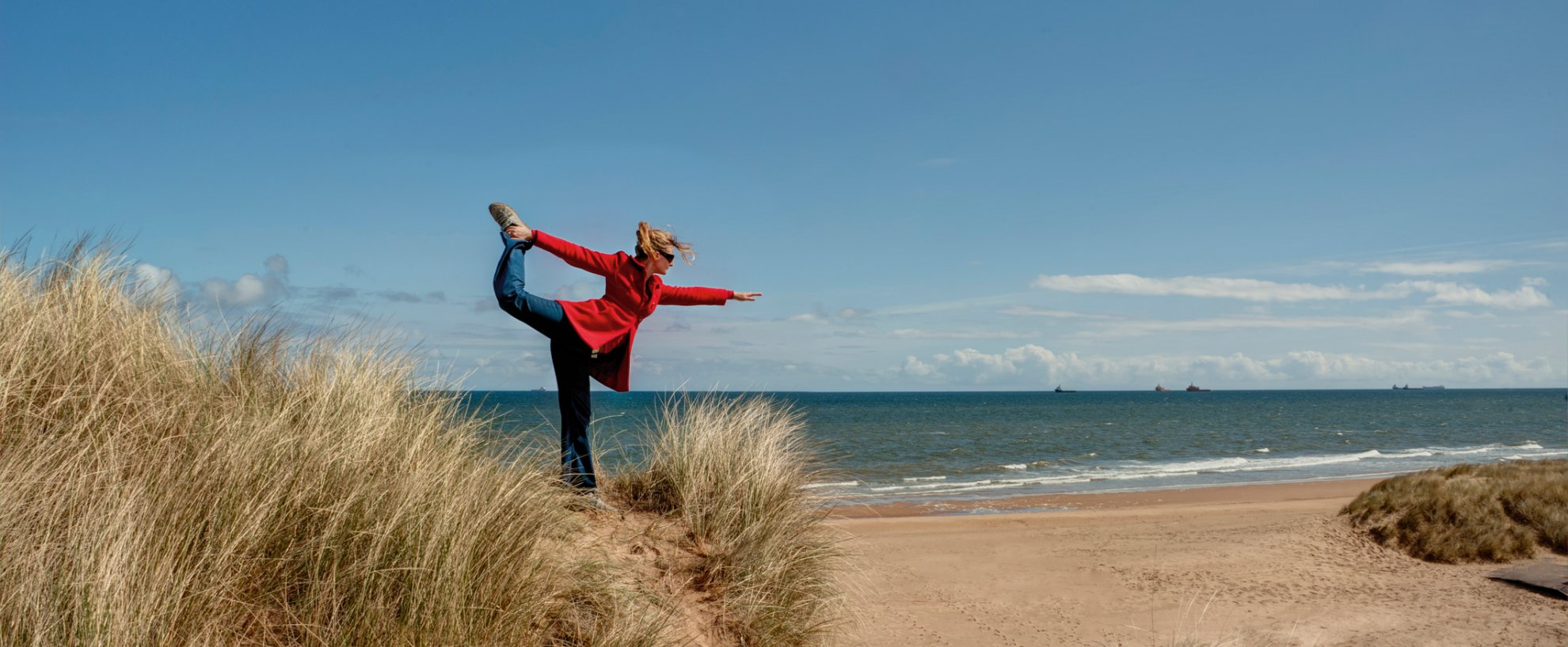 Yoga-Übung Dancer am Meer