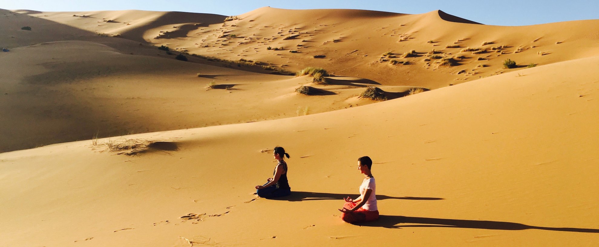 Sahara Wüste Marokko Yoga Yogagruppe