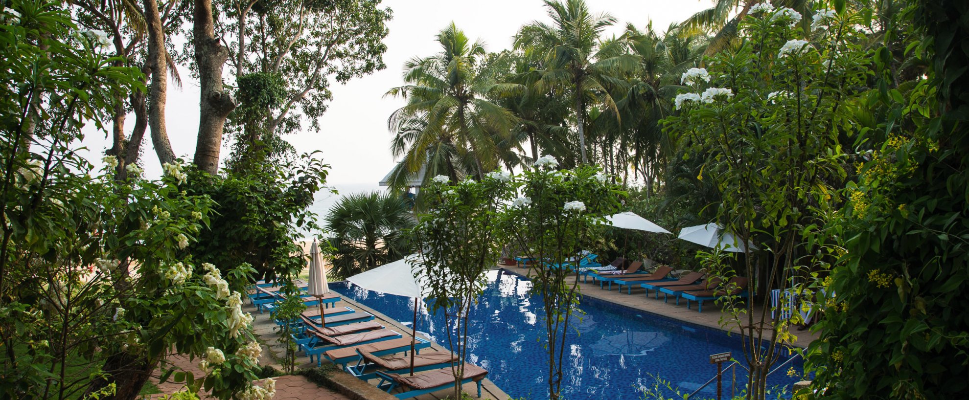 Indien Südindien Kerala Kovalam Somatheeram Ayurveda Beach Resort Kuren Garten Pool