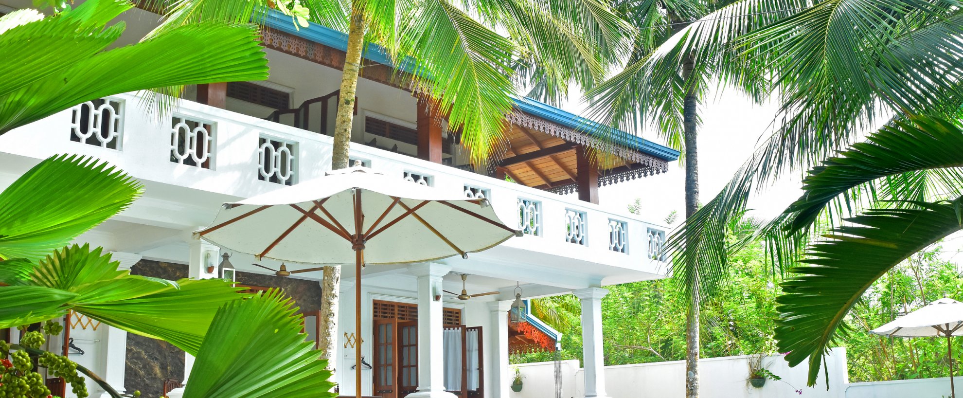 Villa Safira Ayurveda Residence Sri Lanka Kuren Urlaub Reisen Garten Pool Haupthaus