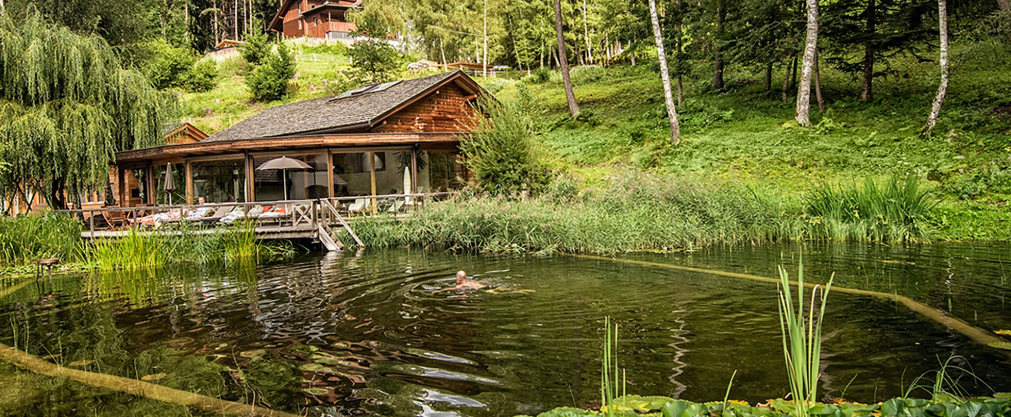 Yoga Urlaub Italien Südtirol Hotel Gasthof Saalerwirt Garten Teich Natur 