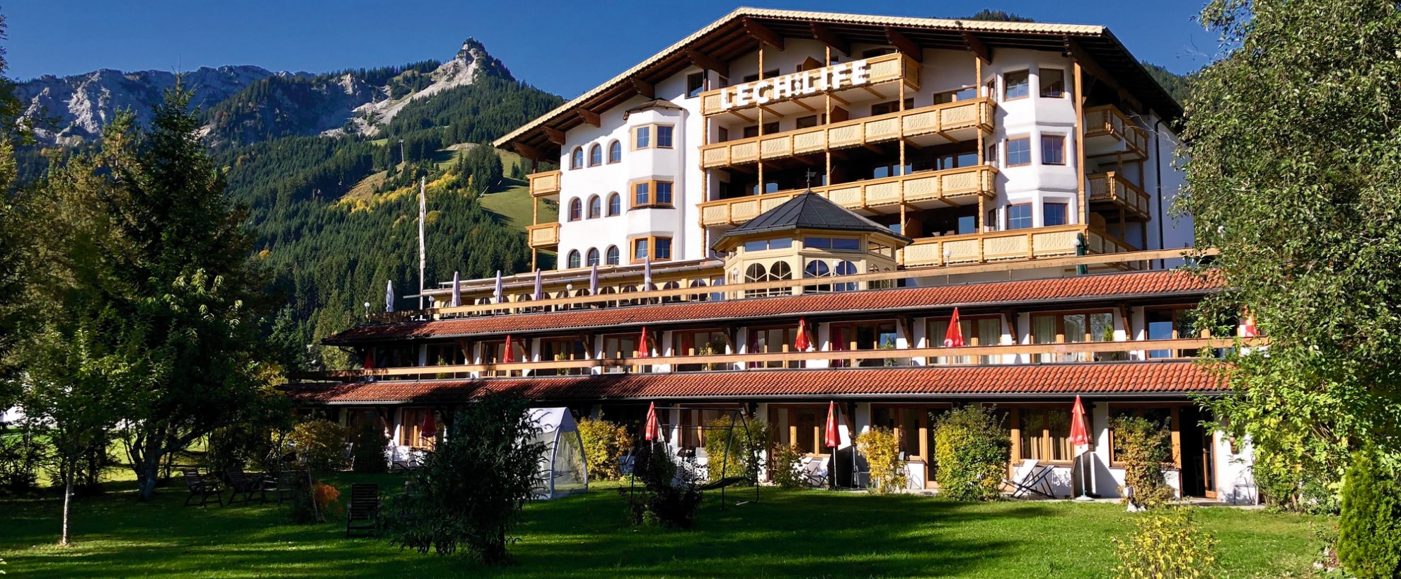 Naturhotel Lechlife Tirol Yoga Reisen Wandern Hotel 