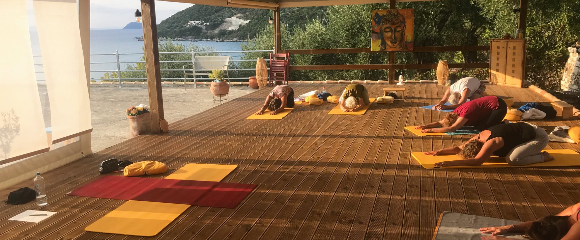 yoga urlaub reisen griechenland ilios center terrasse abend 