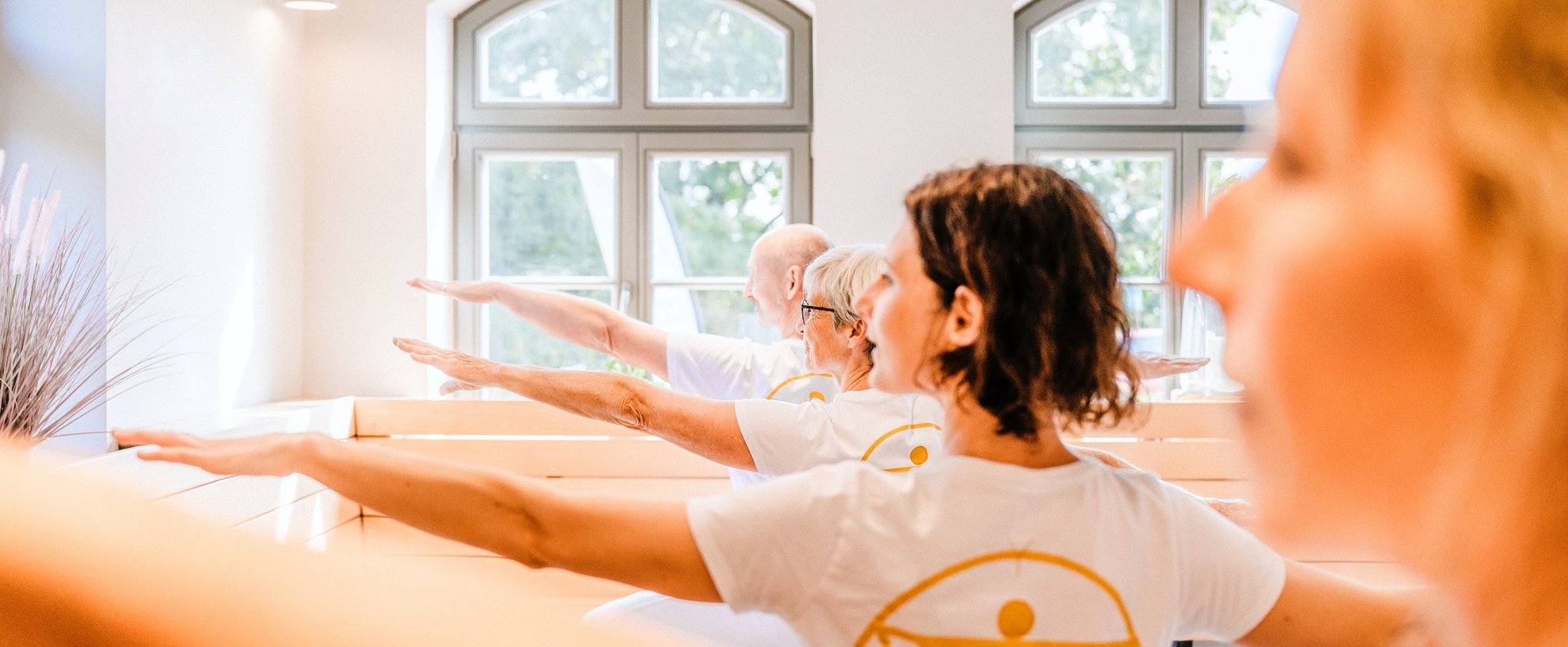yoga urlaub reisen deutschland ostsee ruegen yogamar resort klein stresow yogaraum pose
