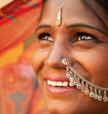 Urlaub Reise Reisen Indien Nordindien Frau Schmuck Kette Sari Gesicht
