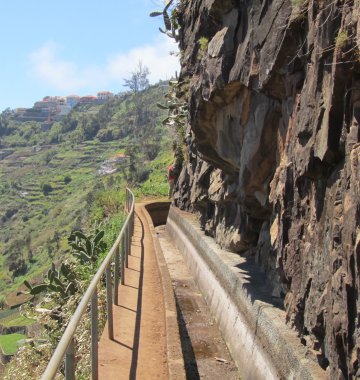 Bei einer Levada-Wanderung die Weinberge Madeiras erkunden