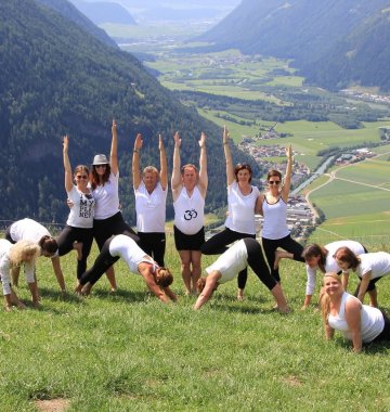 Italien Südtirol Uli Hawel Iyengar Gruppe Moosmair Yoga